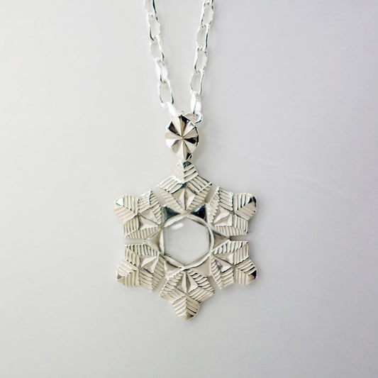 Water Crystal Silver Necklace of “Imagine”